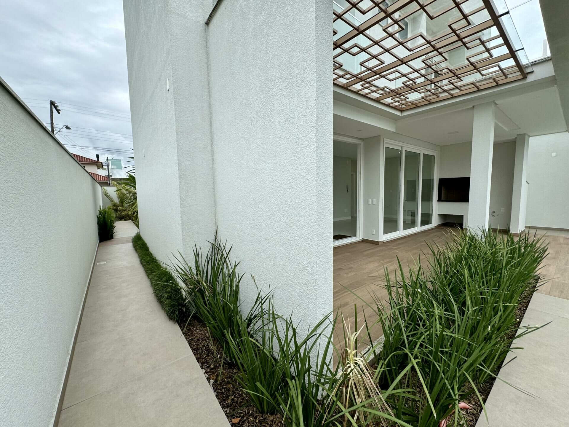 Imagem do Casa nova com 03 suítes e piscina no Champagnat no bairro Amizade
